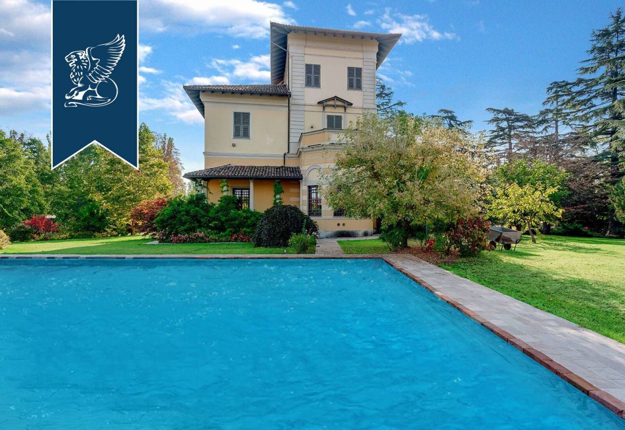 Villa in Novi Ligure, Italy, 900 sq.m - picture 1