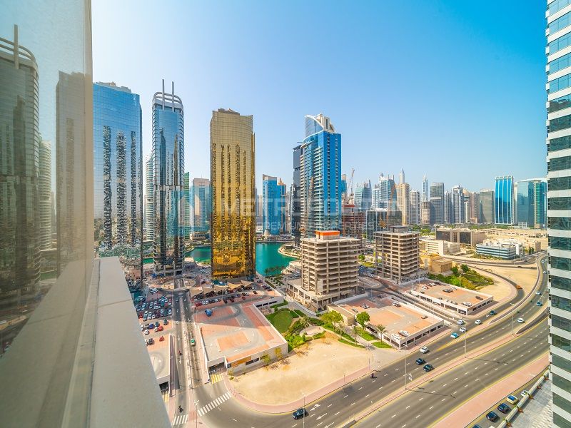 Office in Dubai, UAE, 101.64 sq.m - picture 1