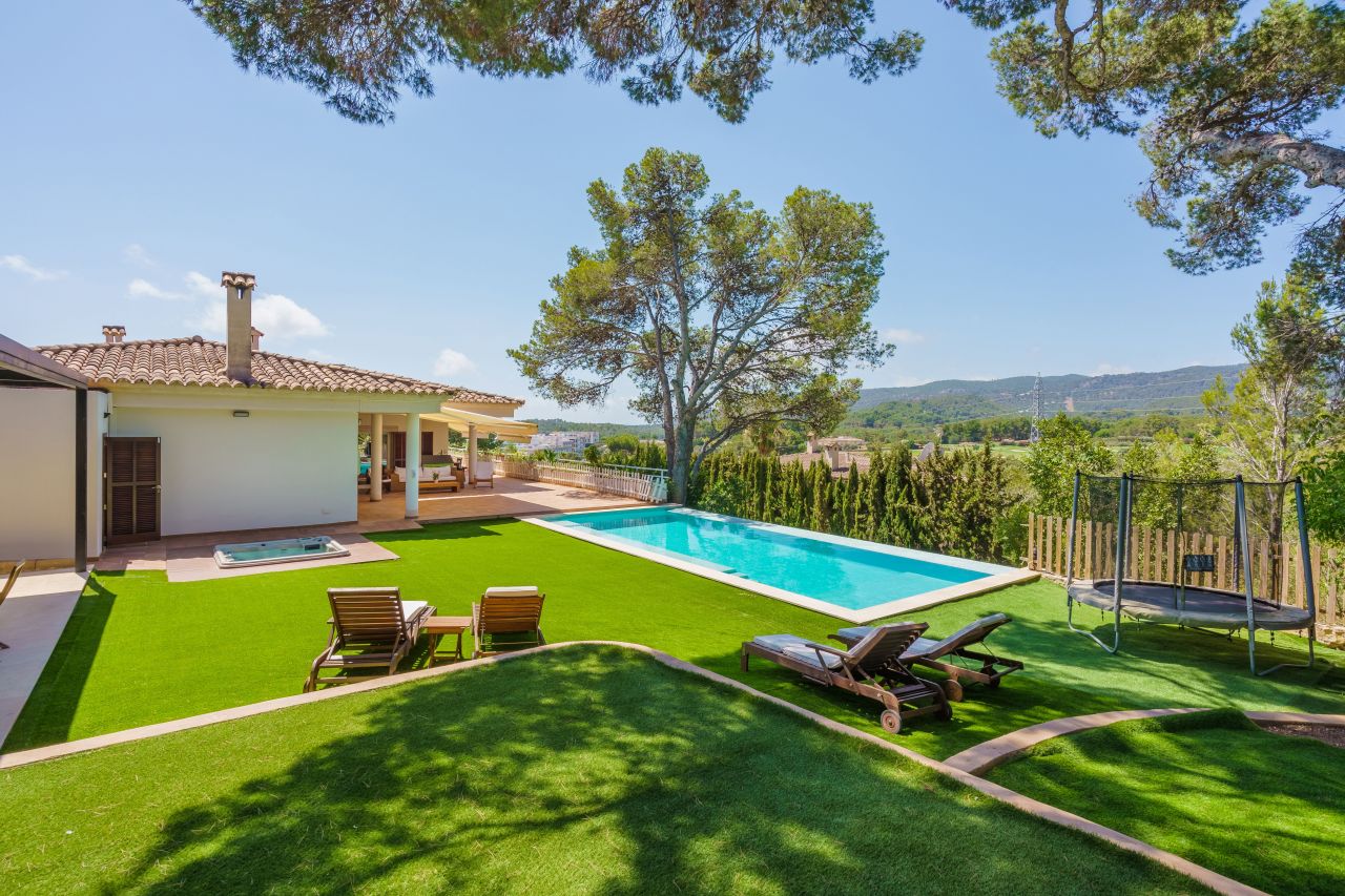 Villa in Palma de Mallorca, Spain, 485 sq.m - picture 1