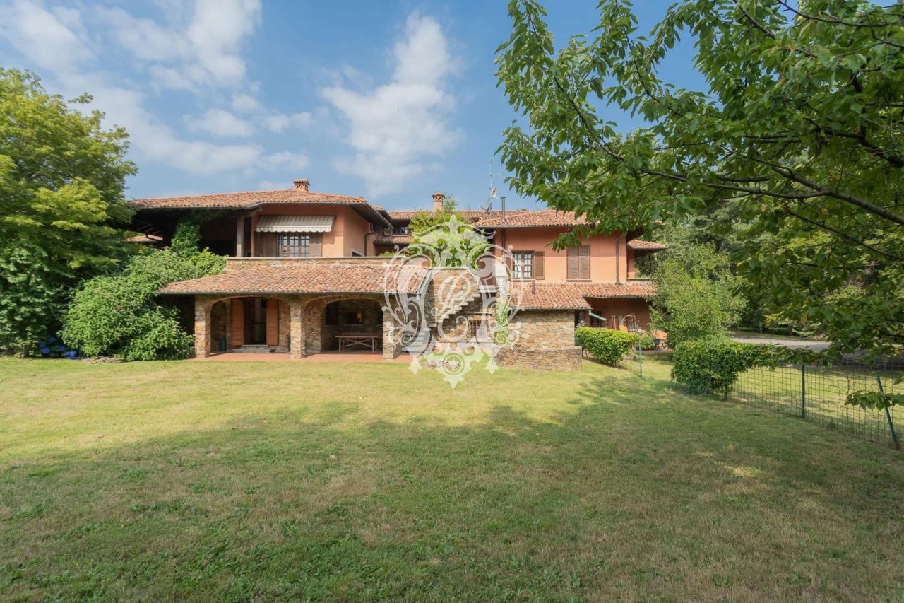 Villa in Olgiate Comasco, Italien, 765 m2 - Foto 1