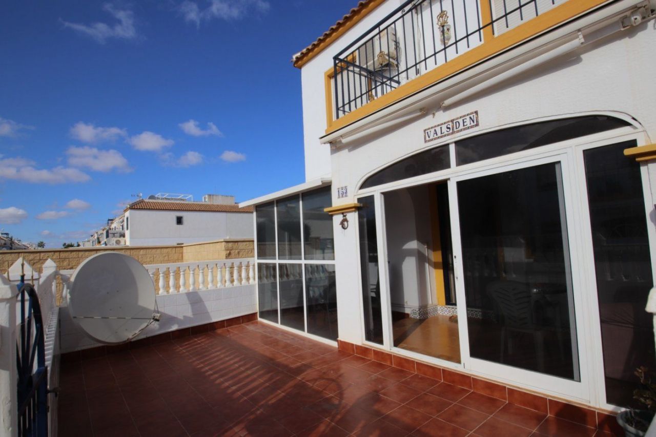 Bungalow in Torrevieja, Spain, 70 sq.m - picture 1