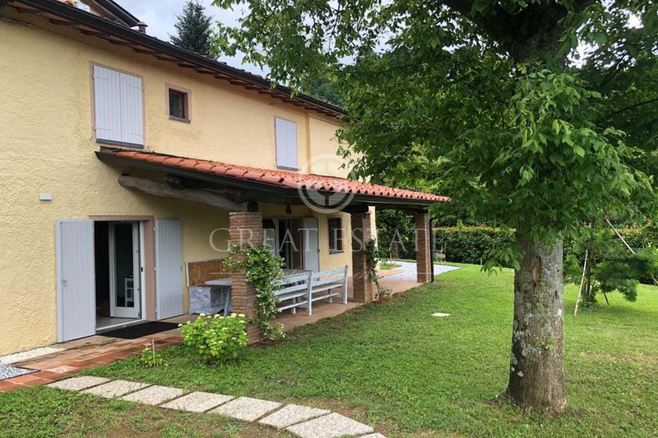 Villa in Camaiore, Italy, 224.25 sq.m - picture 1
