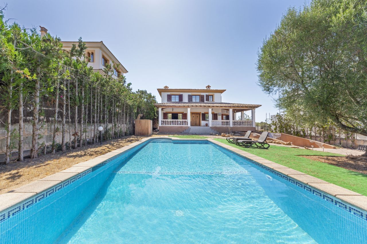 Villa in Llucmayor, Spain, 478 sq.m - picture 1