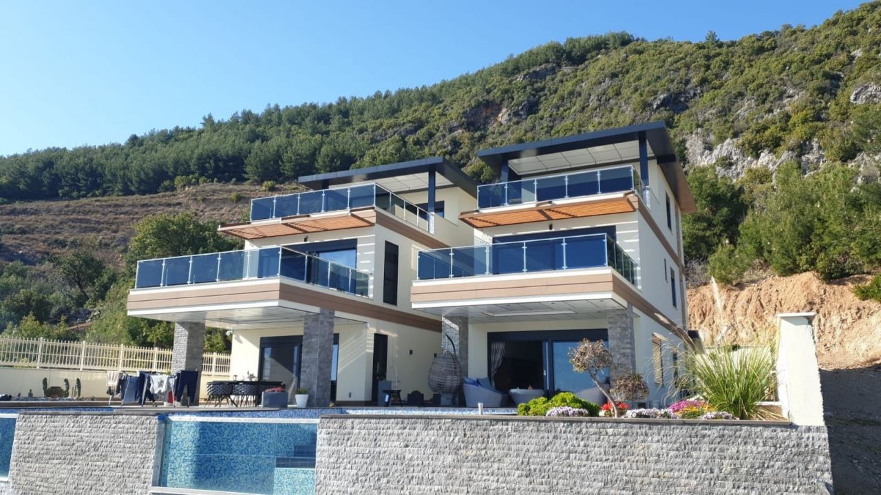 Villa in Alanya, Turkey, 1 500 sq.m - picture 1