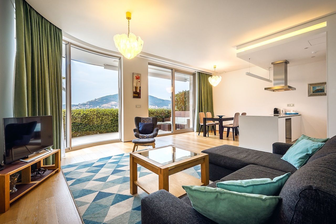 Apartment in Budva, Montenegro, 94 sq.m - picture 1