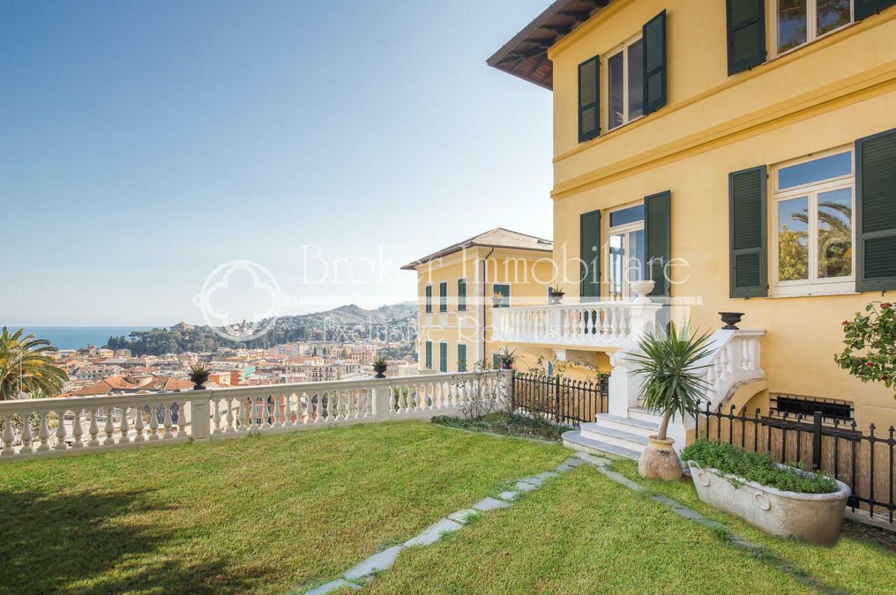 Villa in La Spezia, Italy, 515 sq.m - picture 1