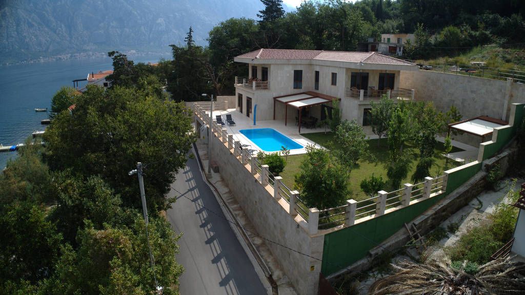 Villa in Stoliw, Montenegro, 372 m2 - Foto 1