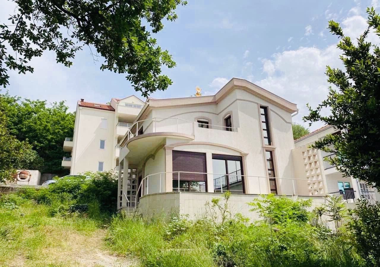 Villa en Herceg-Novi, Montenegro, 200 m2 - imagen 1