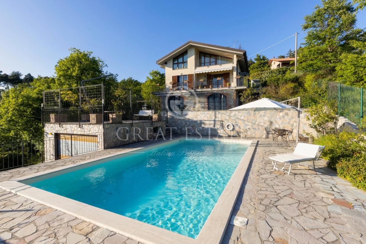 Villa in Lisciano Niccone, Italy, 259.05 sq.m - picture 1