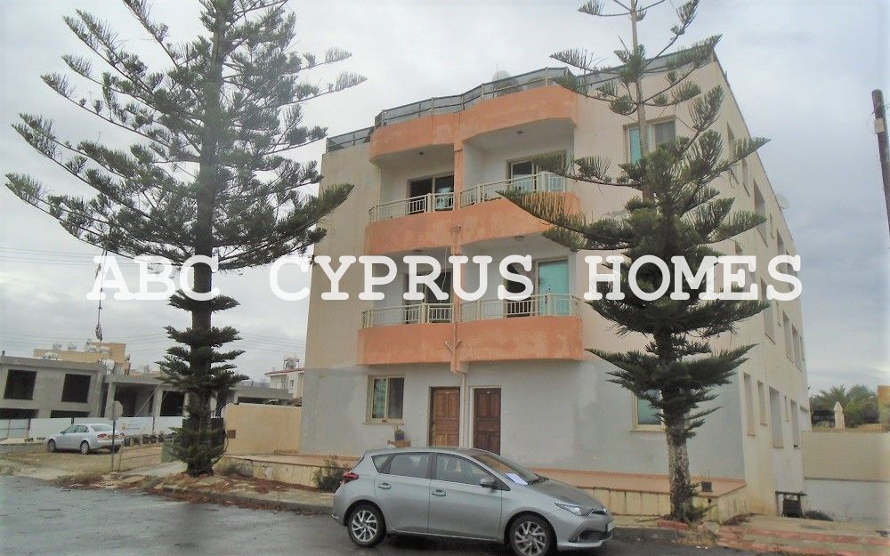 Commercial apartment building in Paphos, Cyprus, 587 sq.m - picture 1