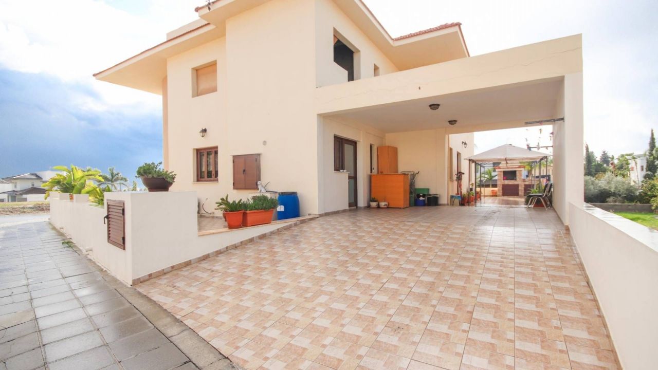 Villa in Larnaca, Cyprus, 500 sq.m - picture 1