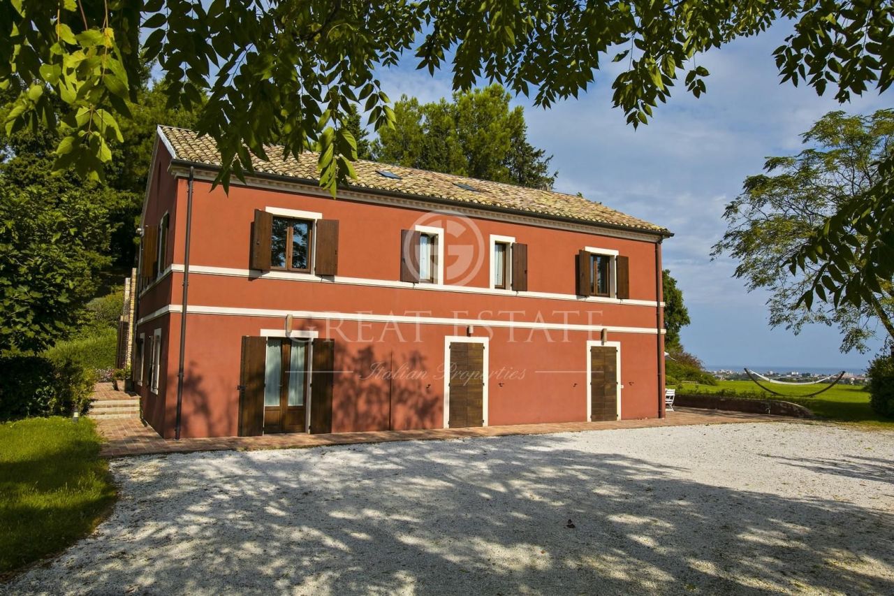 Villa in Ancona, Italien, 450 m2 - Foto 1