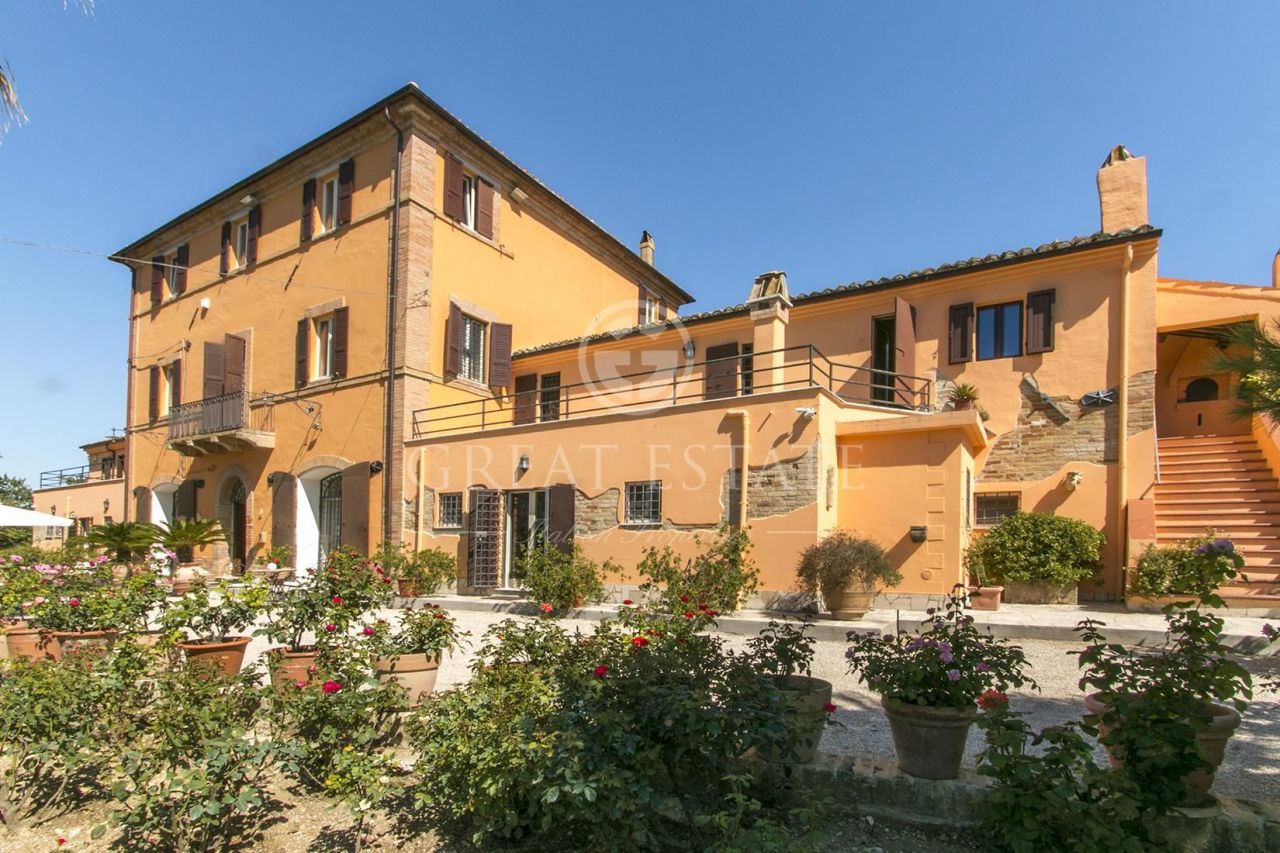 Mansion in Ascoli Piceno, Italy, 1 040.65 sq.m - picture 1