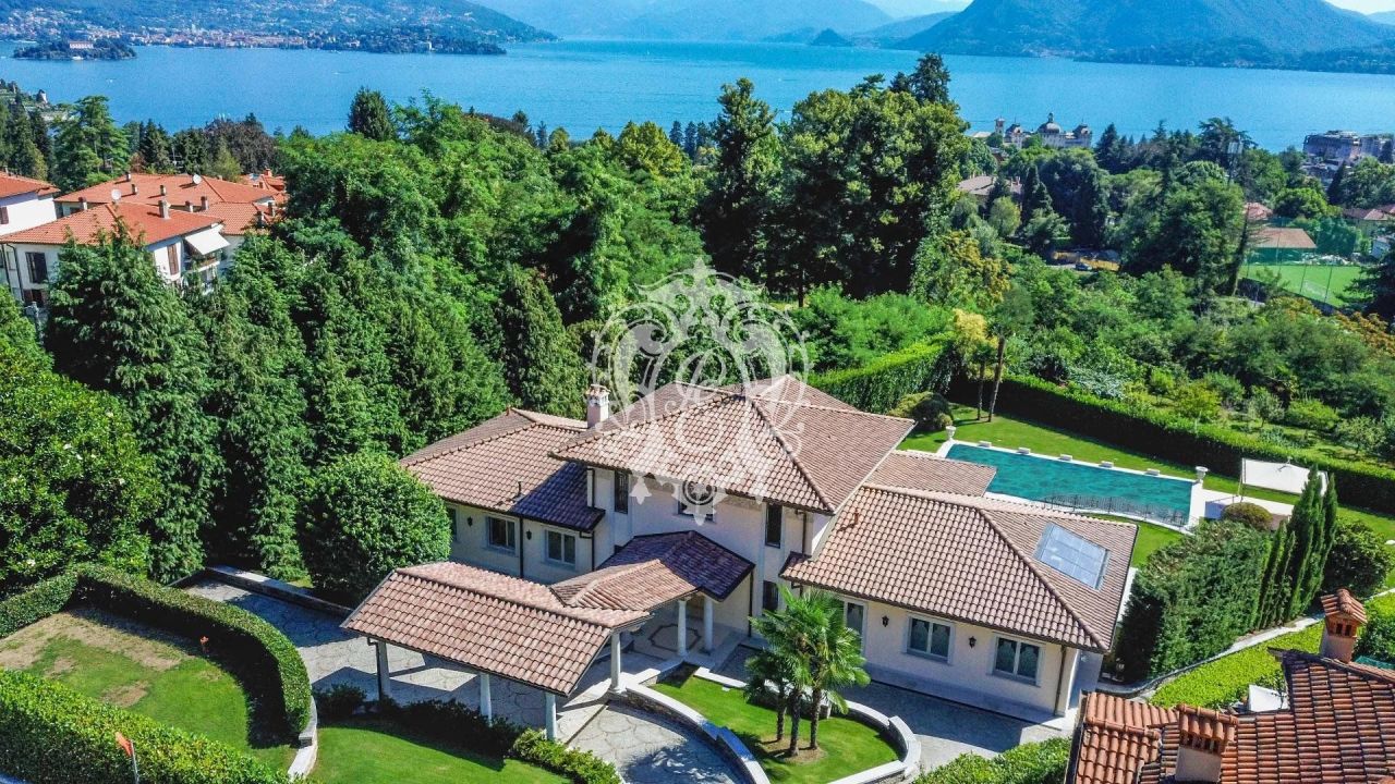 Villa in Stresa, Italy, 500 sq.m - picture 1