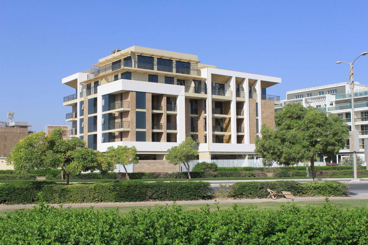 Commercial apartment building in Dubai, UAE, 3 440 sq.m - picture 1