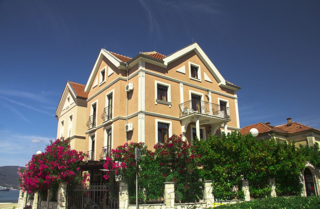 Hotel in Tivat, Montenegro, 500 sq.m - picture 1