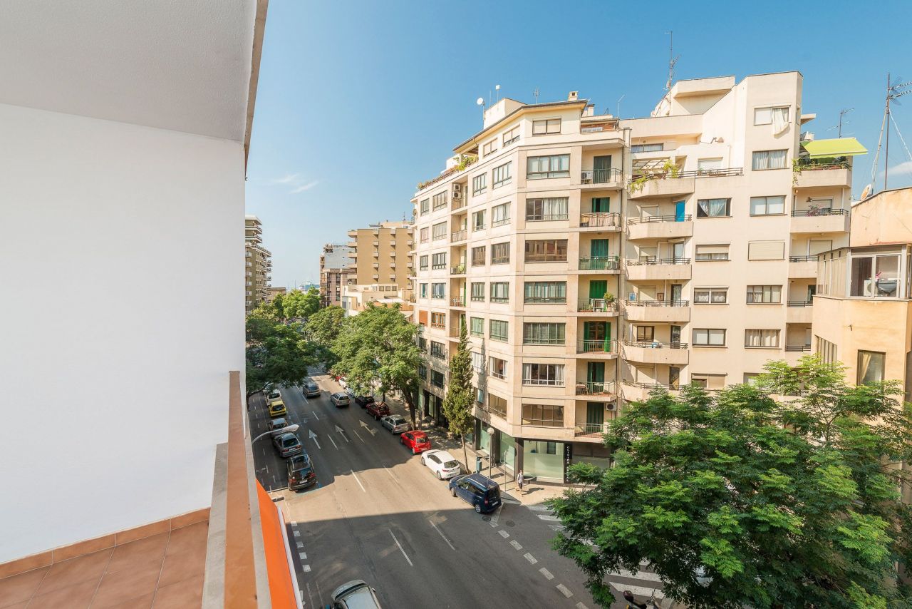 Apartment in Palma de Mallorca, Spain, 69 sq.m - picture 1