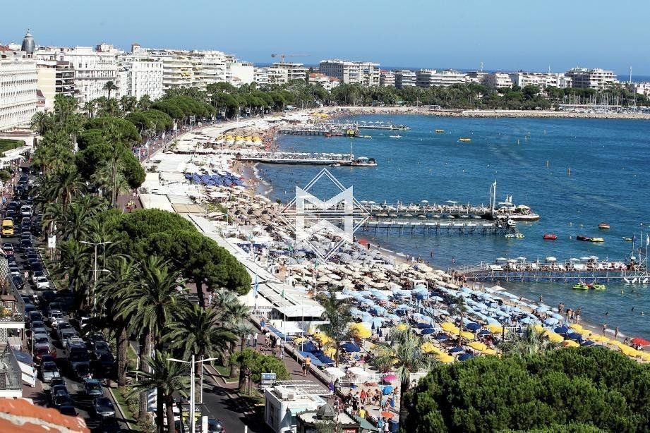 Hotel en Cannes, Francia, 3 600 m2 - imagen 1