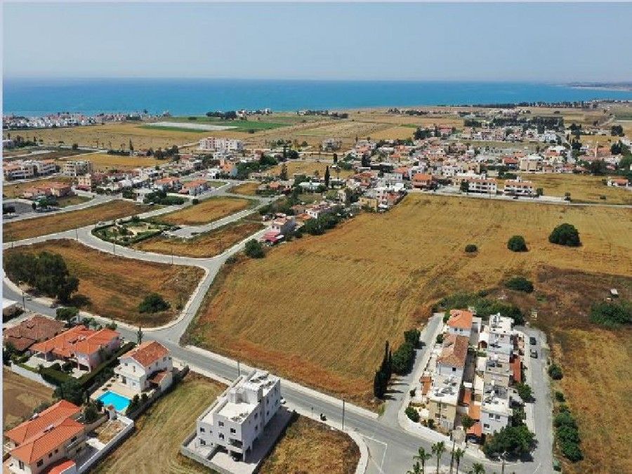 Land in Larnaca, Cyprus, 27 520 sq.m - picture 1
