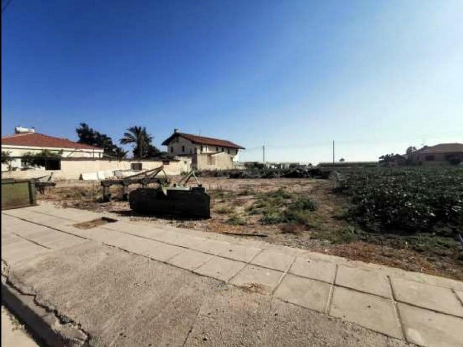 Grundstück in Larnaka, Zypern, 622 m2 - Foto 1