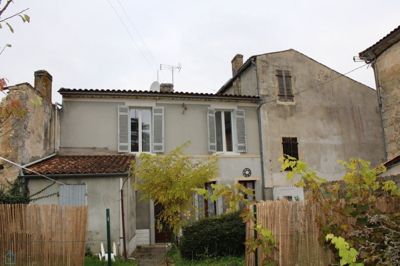 House in Charente-Maritime, France - picture 1