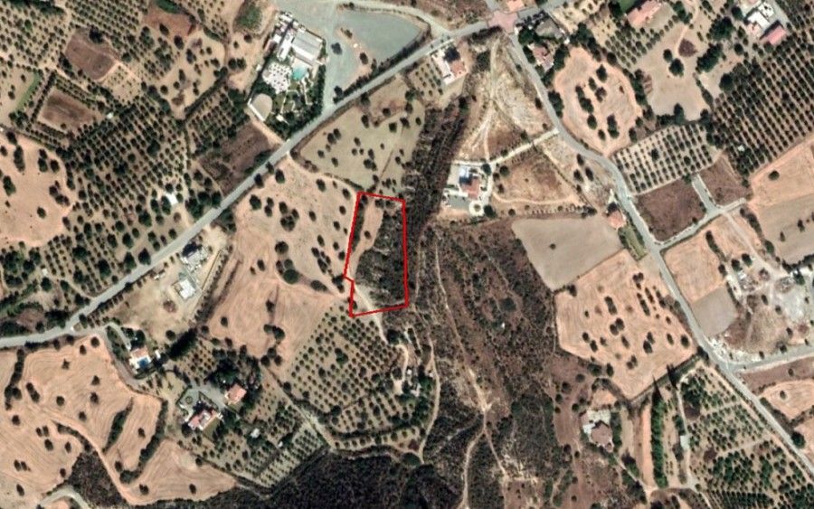 Grundstück in Larnaka, Zypern, 5 352 m2 - Foto 1