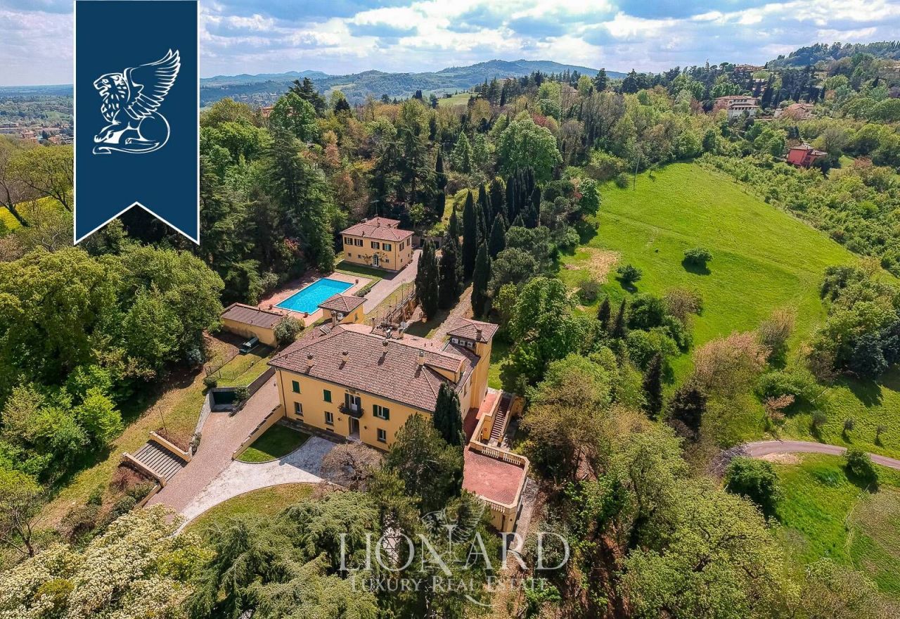Villa en Bolonia, Italia, 2 000 m2 - imagen 1
