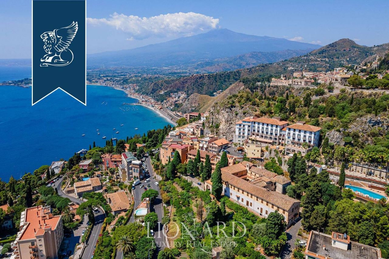 Villa in Taormina, Italy, 2 000 sq.m - picture 1