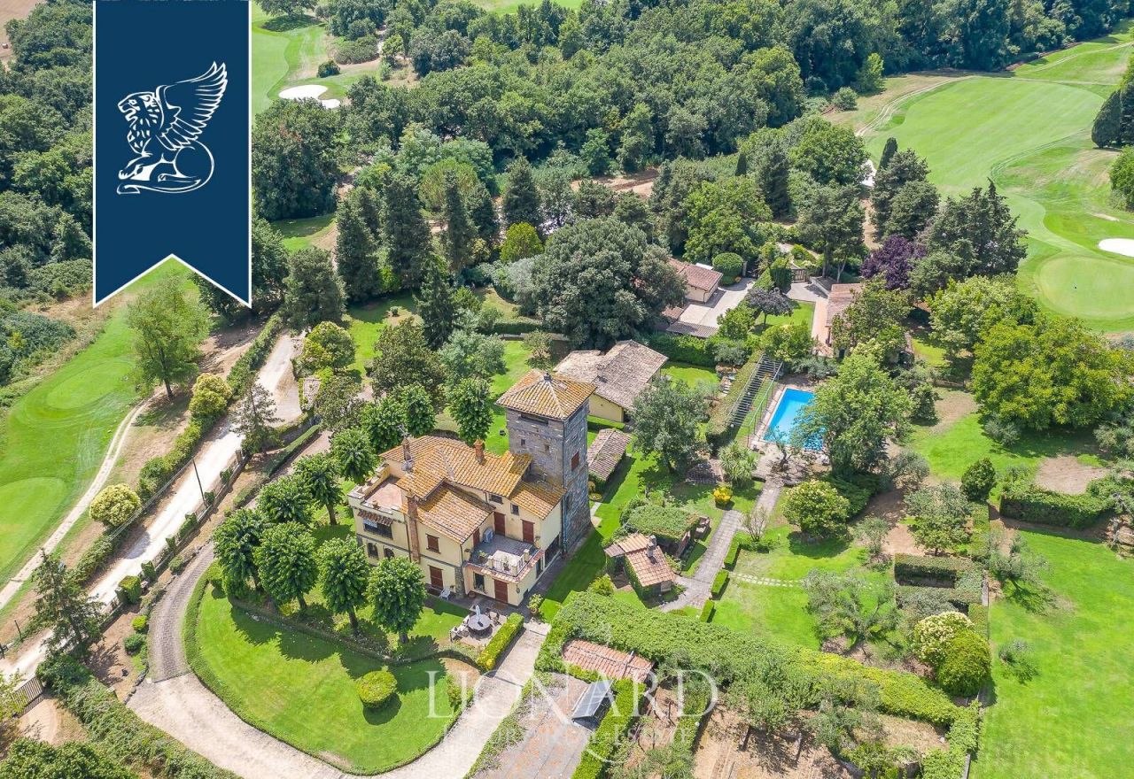 Villa en Viterbo, Italia, 1 000 m2 - imagen 1