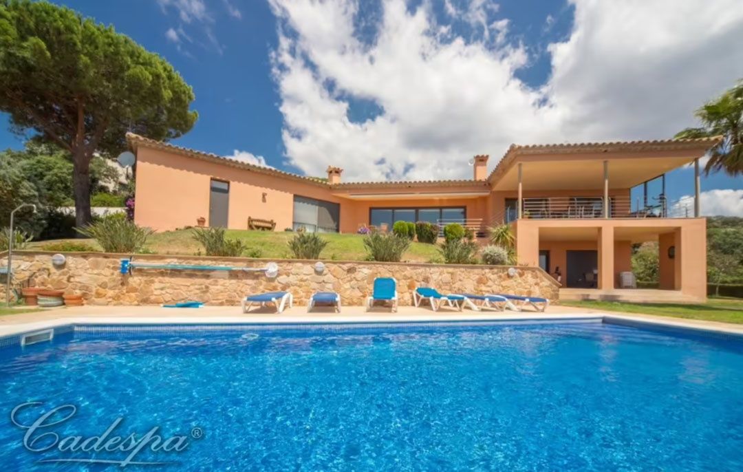 Villa in Platja D'Aro, Spain, 400 sq.m - picture 1
