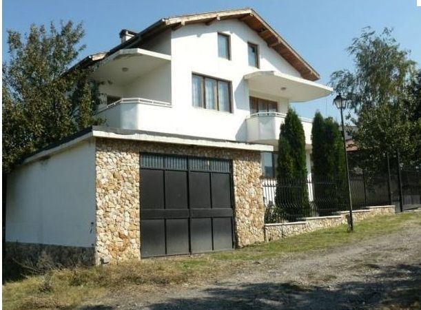 Haus in Obrotschischte, Bulgarien, 250 m2 - Foto 1