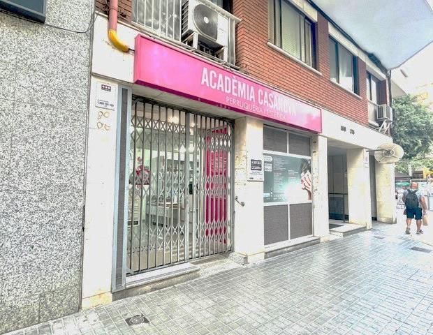 Commercial property in Barcelona, Spain, 325 sq.m - picture 1