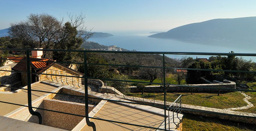 Villa in Kotor, Montenegro, 495 sq.m - picture 1