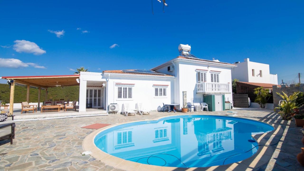 Villa en Lárnaca, Chipre, 249 m2 - imagen 1