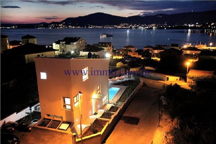 Villa en Trogir, Croacia, 200 m² - imagen 1
