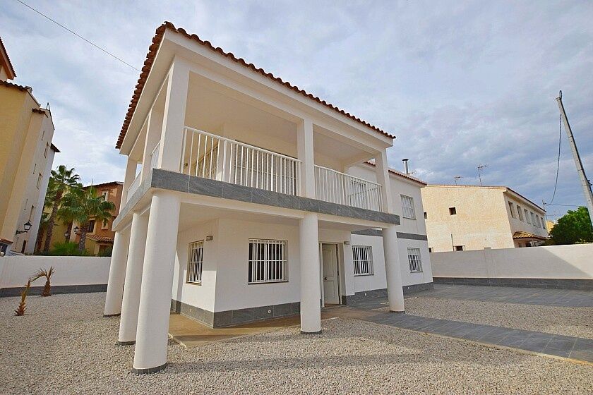 Villa in Torrevieja, Spanien, 220 m2 - Foto 1
