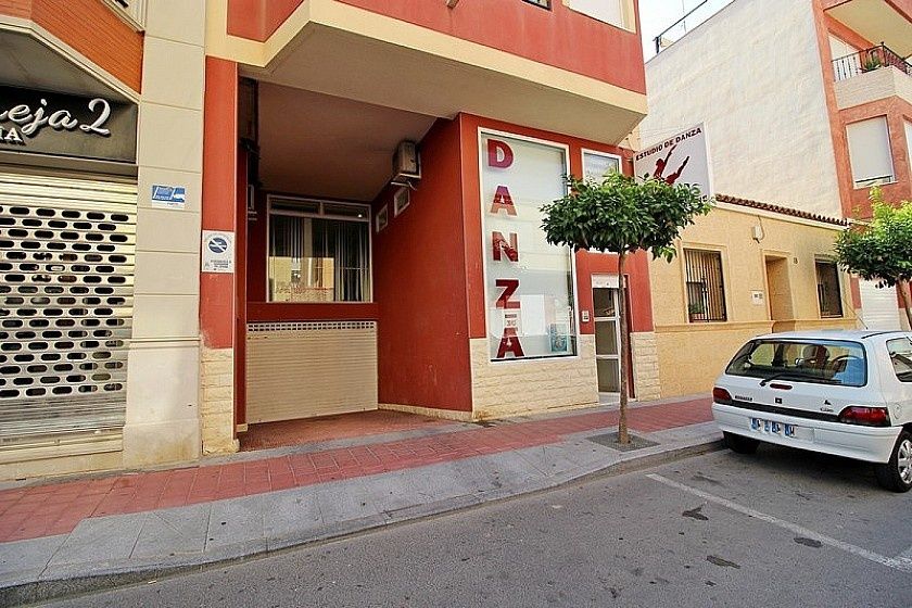 Commercial property in Guardamar del Segura, Spain, 112 sq.m - picture 1
