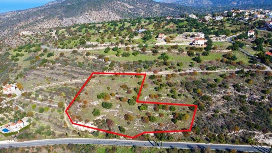 Land in Paphos, Cyprus, 10 348 sq.m - picture 1