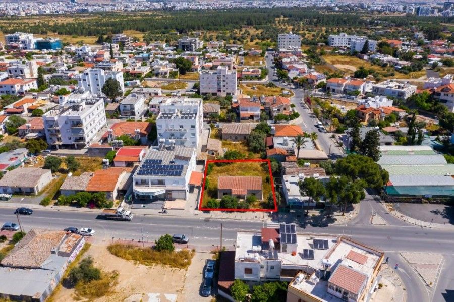 Land in Nicosia, Cyprus, 716 sq.m - picture 1