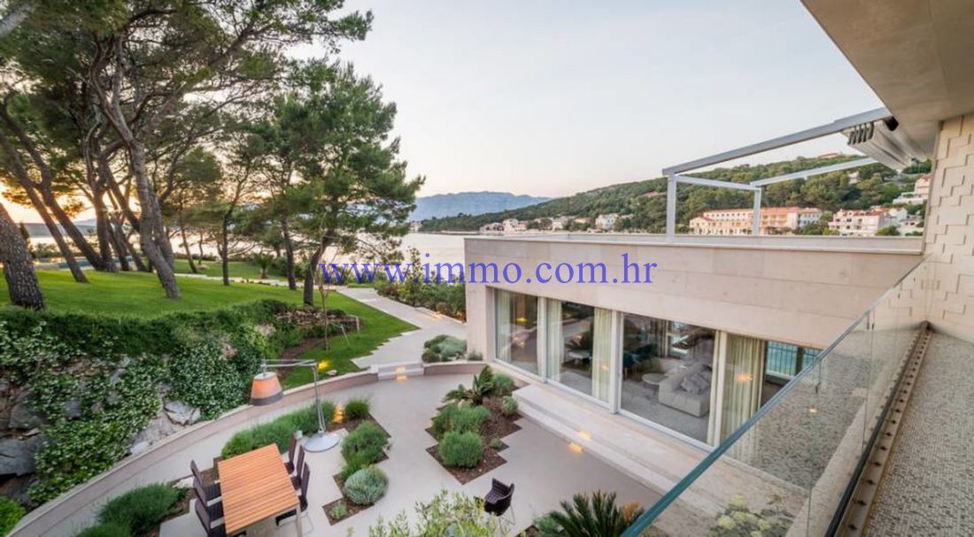Villa on Brac, Croatia, 493 sq.m - picture 1