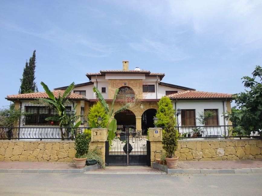 Haus in Kyrenia, Zypern, 400 m2 - Foto 1