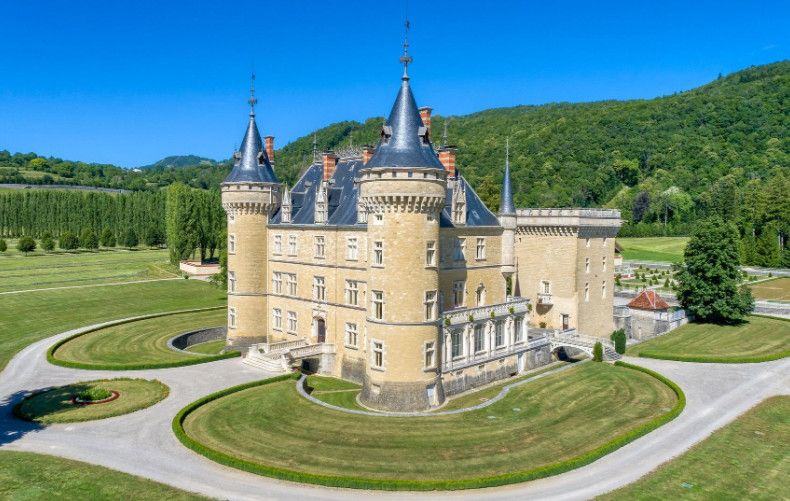 Castillo en Borgoña, Francia, 2 400 m2 - imagen 1