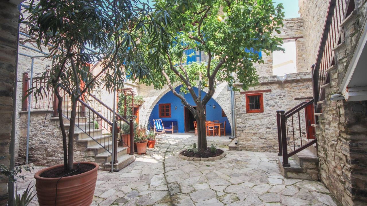 Villa in Larnaca, Cyprus, 350 sq.m - picture 1