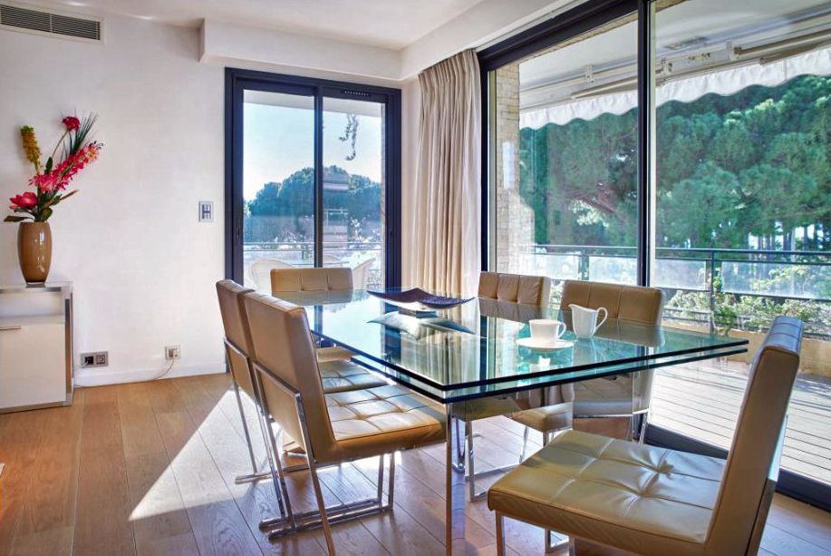 Apartment in Cannes, France, 132 sq.m - picture 1
