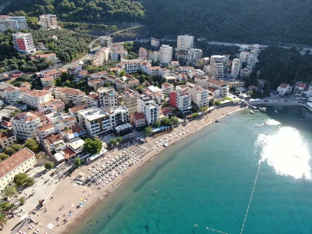 Hotel en Rafailovici, Montenegro, 1 000 m2 - imagen 1
