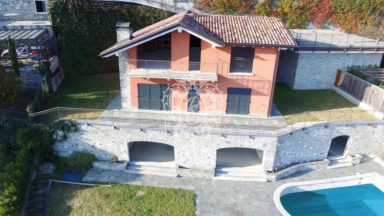 Villa in Menaggio, Italy, 315 sq.m - picture 1
