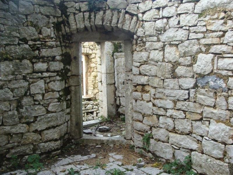 Reconstruction property in Herceg-Novi, Montenegro, 50 sq.m - picture 1