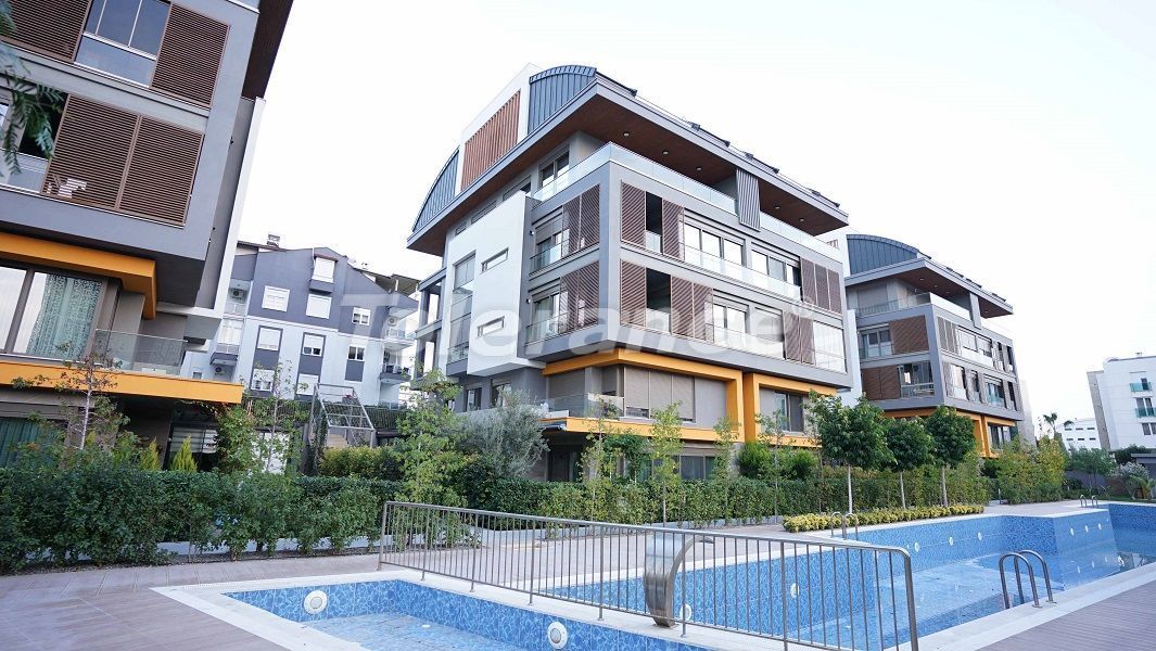 Apartment in Antalya, Turkey, 357 sq.m - picture 1