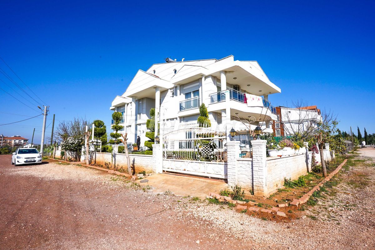 Villa in Antalya, Turkey, 395 sq.m - picture 1