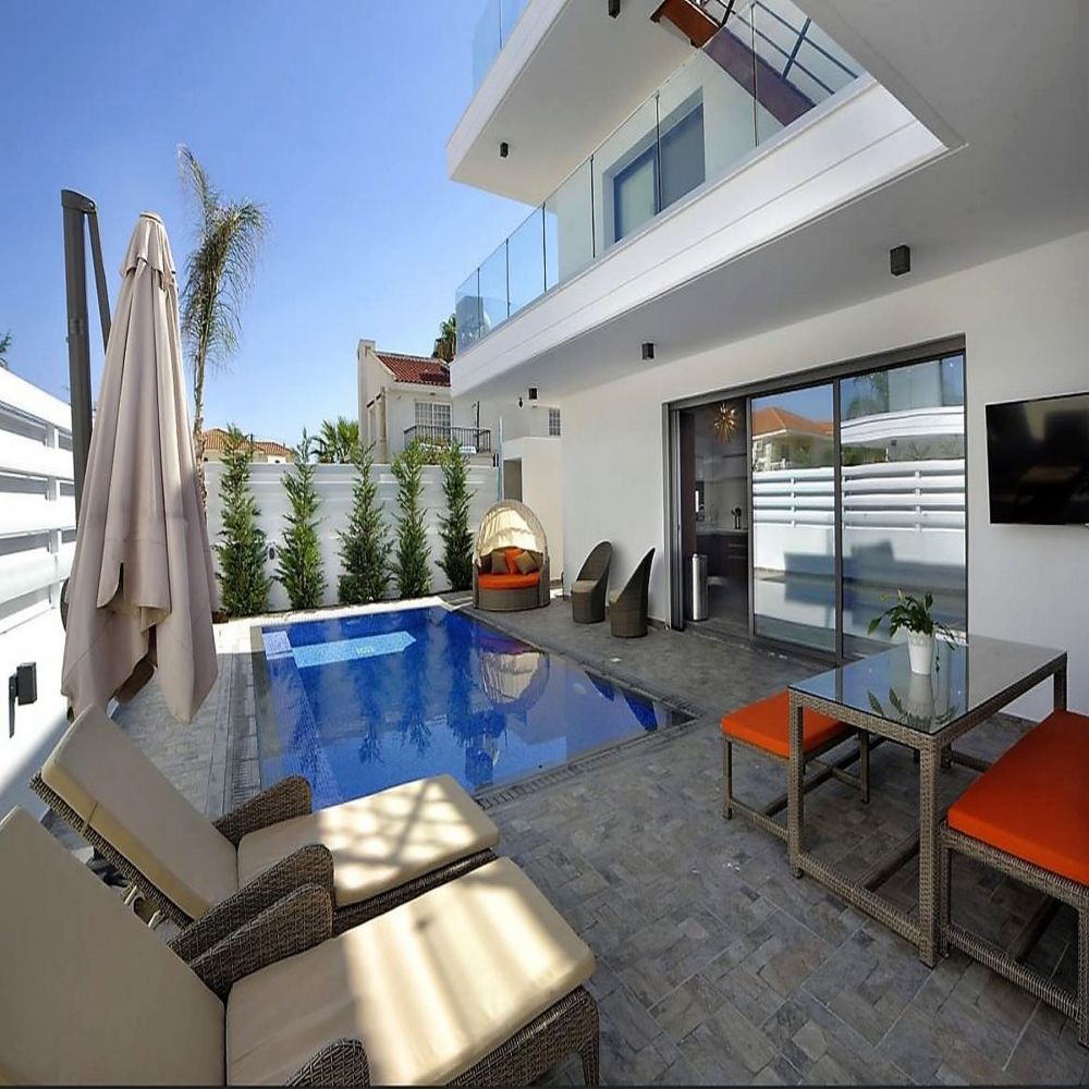 Villa in Larnaca, Cyprus, 295.8 sq.m - picture 1